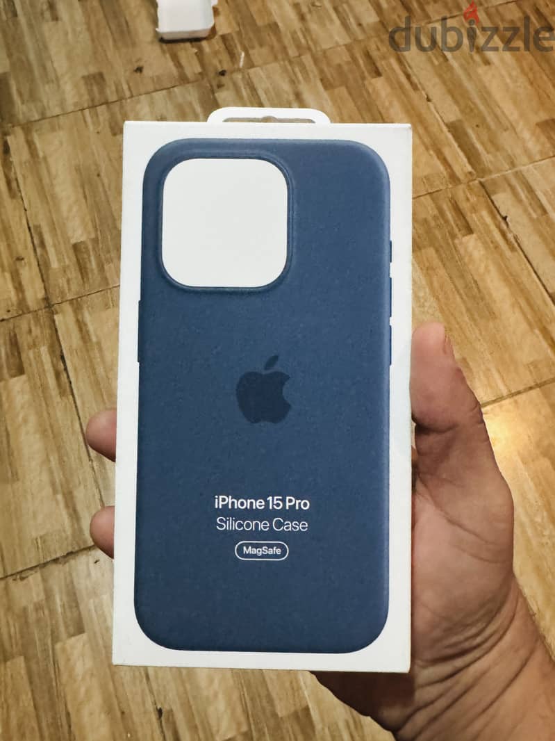 iPhone 15 pro original cover not use 2