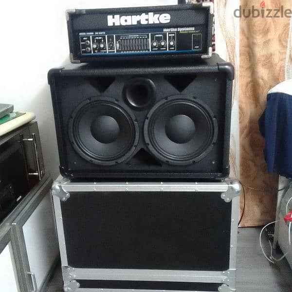 hartke bass guitar amp with hard box. 1