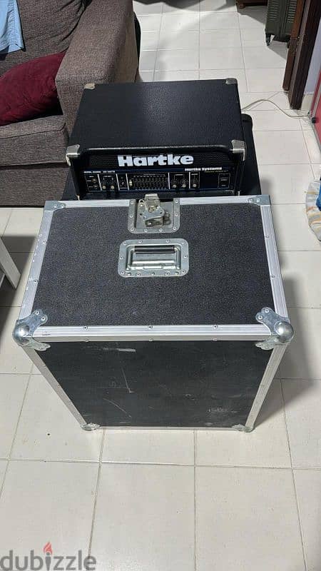 hartke bass guitar amp with hard box. 5