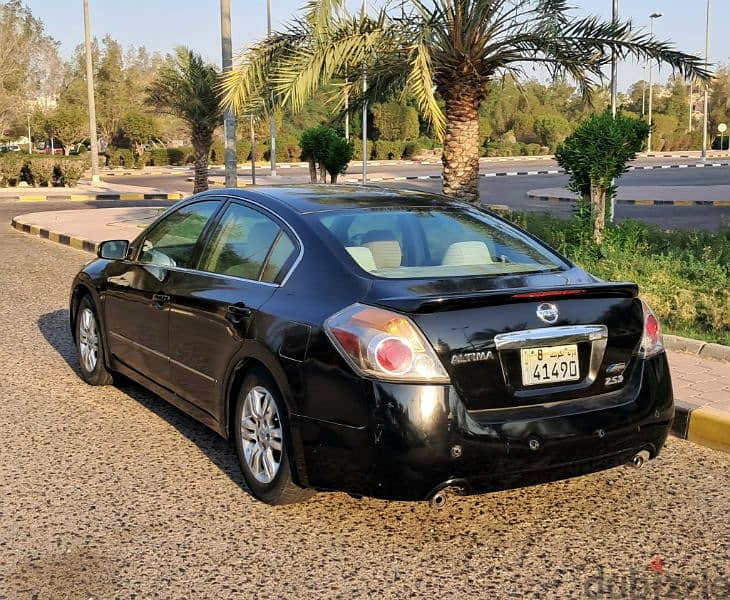 Nissan Altima 2011 4