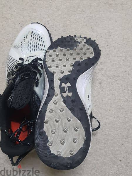 Original under Armour shoes for sale size 45 good condition. 1