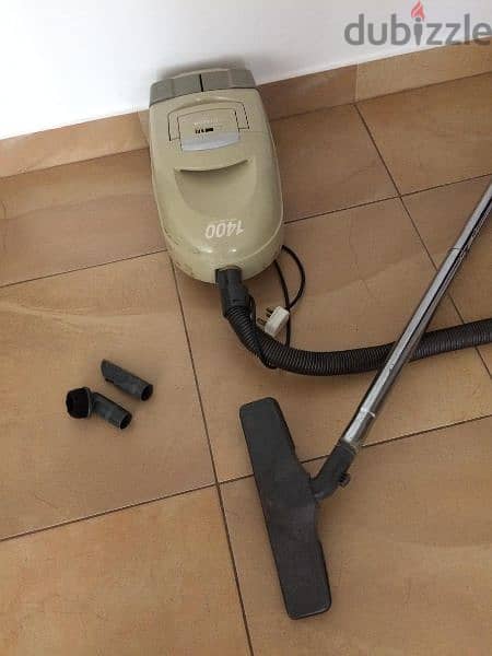 Hitachi Vacuum cleaner 1