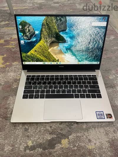 laptop huawei very good condition very fast