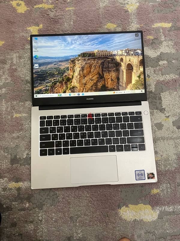 laptop huawei very good condition very fast 17