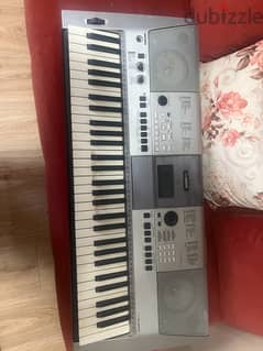 E413 Yamaha Digital Keyboad with stand 0