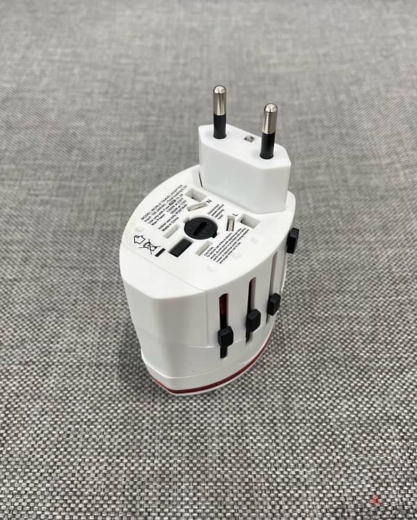 Fast Charging Travel Adapter for Samsung and iPhone Cellphones 1