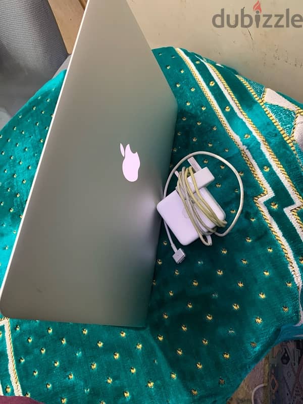 Appel MacBook air 13.3 inch 128gb 8gb ram good condition no issues 12