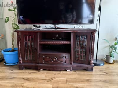 A small tv cabinet is in good condition.