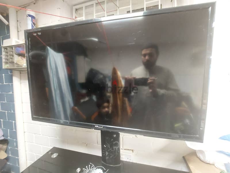 Bravo 40 Inch Tv (Not Smart) with Stand 2