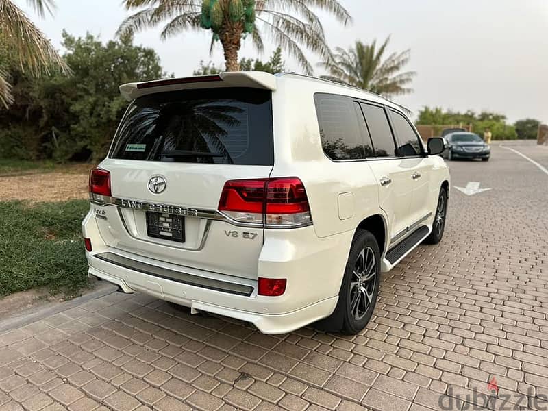 Just like brand new and accident free Toyota Land Cruiser 2021 1