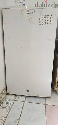 small freezer for sale not cooling  / 0