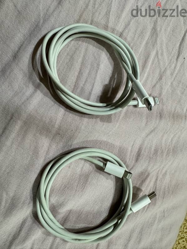 iPhone lighting cable 0