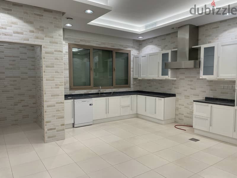 Luxury 4 bedrooms floor in Abu Fateera 1