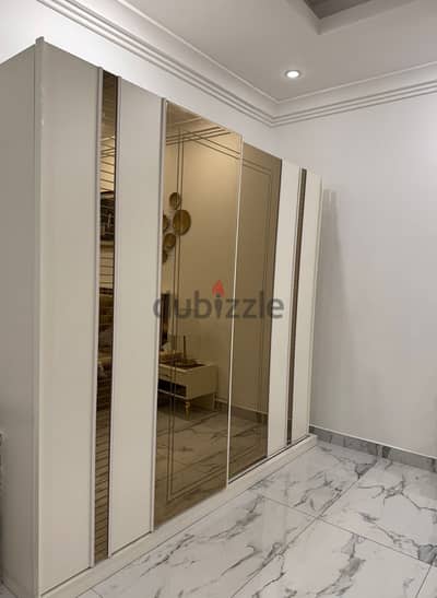 Sliding door wardrobe with mirror