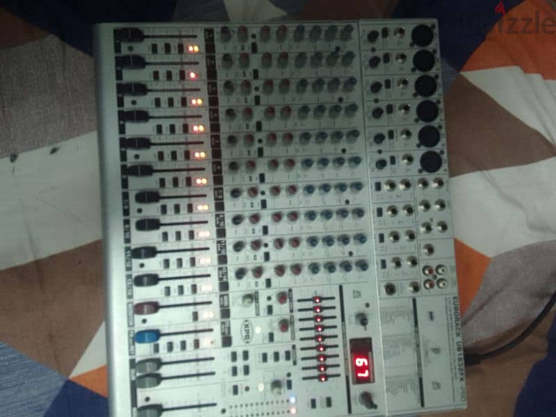 bheringer 14 chanel mixer . all chanell 100% working good . 2