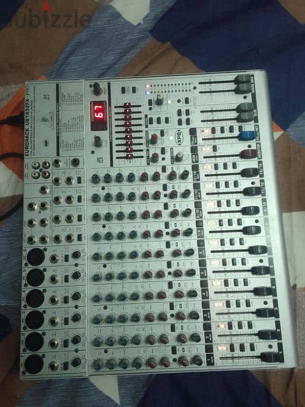 bheringer 14 chanel mixer . all chanell 100% working good . 4