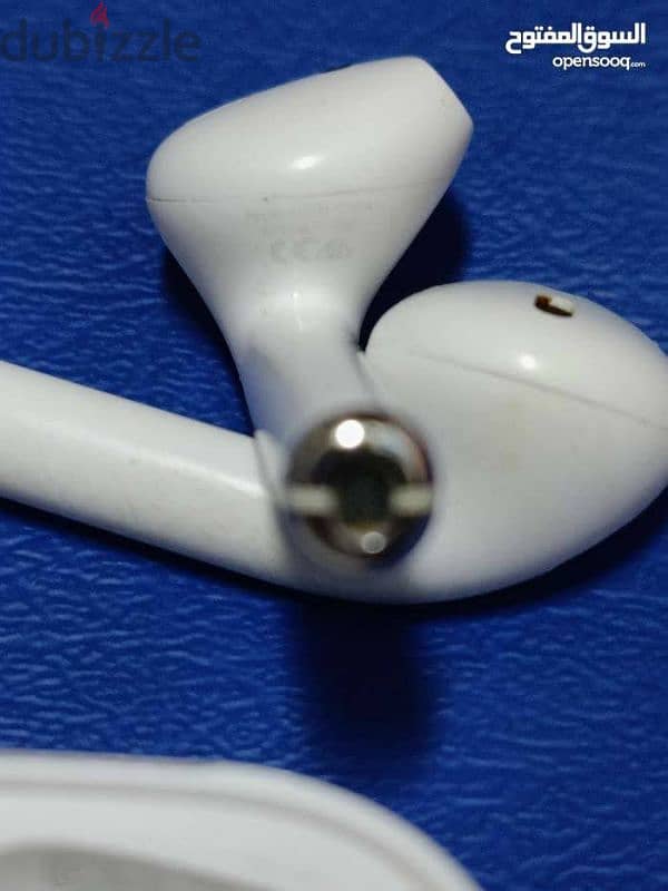 Apple AirPods 2 original new with serial number 100% battery 2