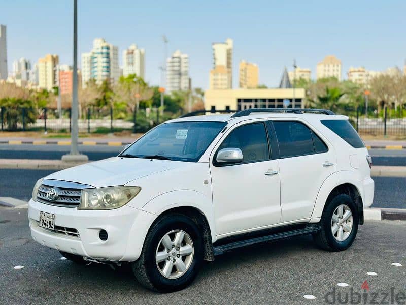 Toyota Fortuner 2010 V6 1