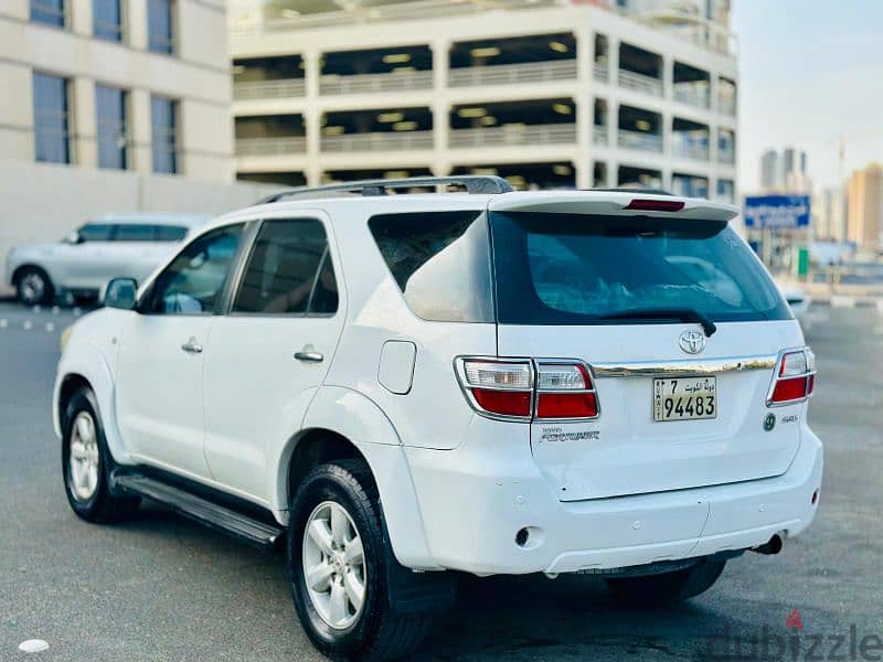 Toyota Fortuner 2010 V6 3