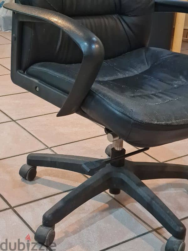 Computer Leather Black Chair adjustable and recliner 1