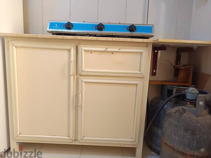 Kitchen cupboards,gas stove, cylinder 1