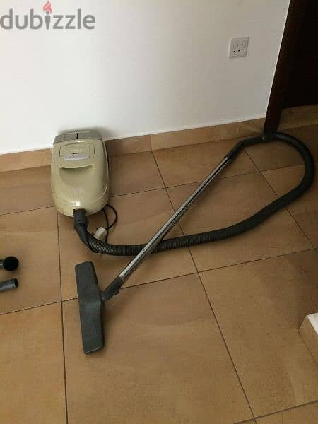 Hitachi  Vacuum cleaner 3