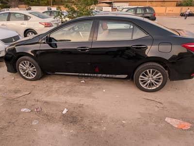 Toyota Corolla 2015 Fulúl Option with sunroof