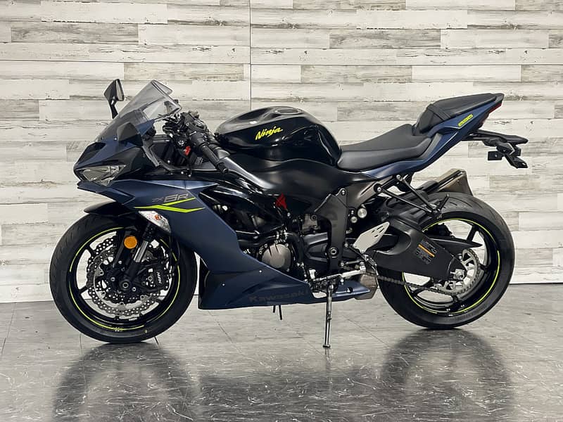 2023 Kawasaki Ninja ZX-R2 ( +971 52 300 8603) 1