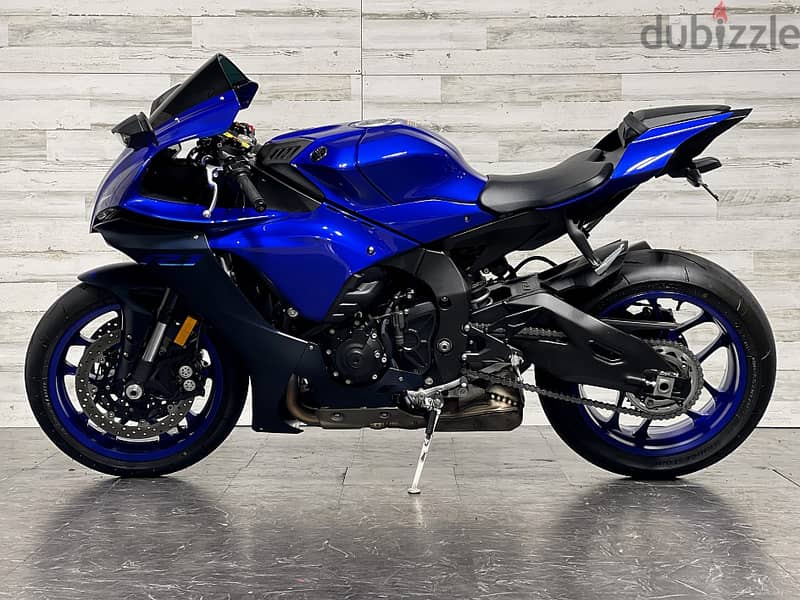 2023 Yamaha R1  ( +971 52 300 8603). 1