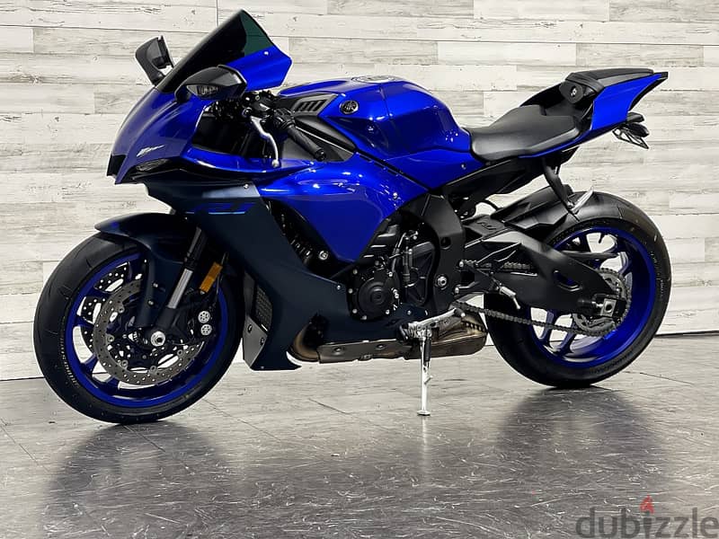 2023 Yamaha R1  ( +971 52 300 8603). 2