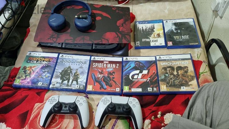 PS5 with exclusives games + 2 original controllers 1