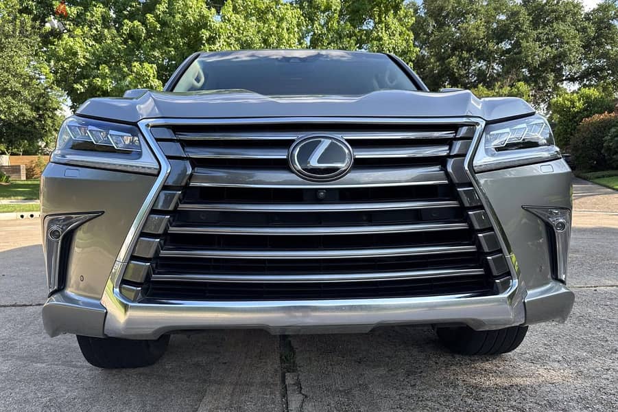 Lexus LX 570 2019 0