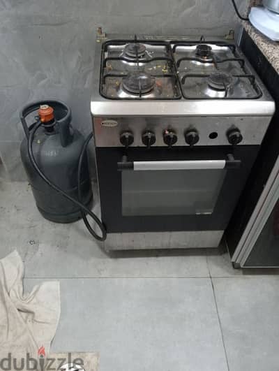 Gas stove with cylinder