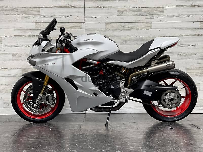 2017 Ducati Supersports +974 66574363 1