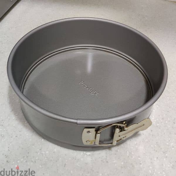 Non - Stick Cake Pan 0