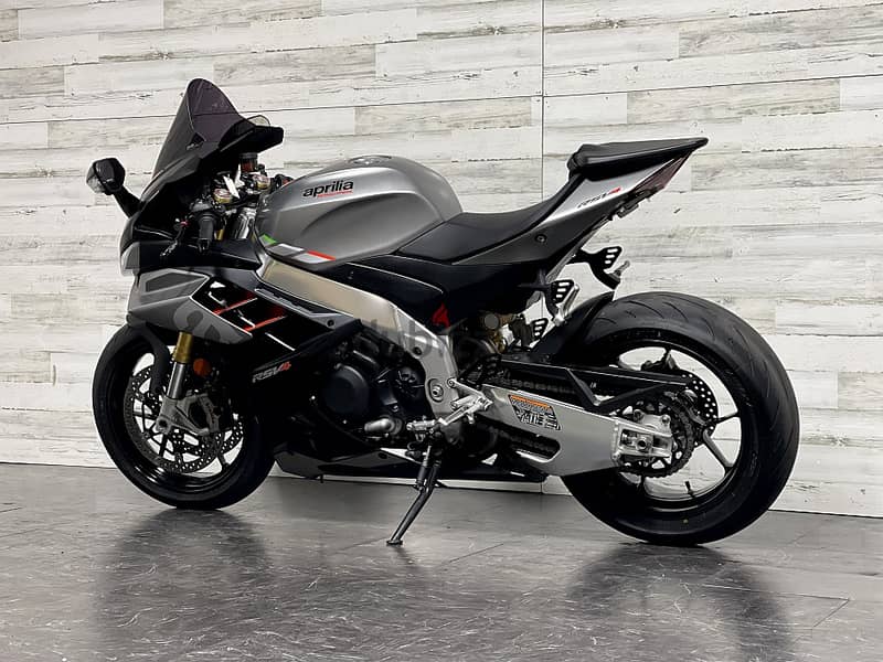 2021 Aprilia RSV4 (+971 52 300 8603) 4