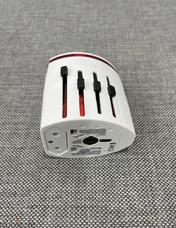 Travel Adapter Fast Charging for Samsung and iPhone Cellphones 0