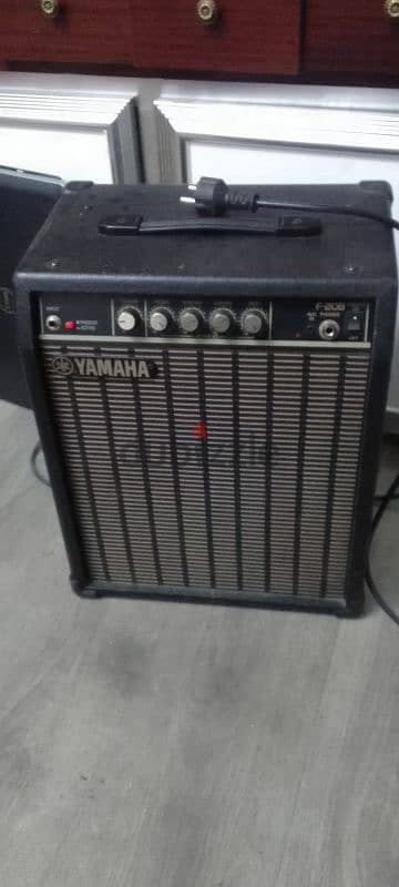 yamaha bass guitar amp . 1