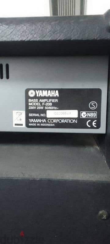 yamaha bass guitar amp . 4