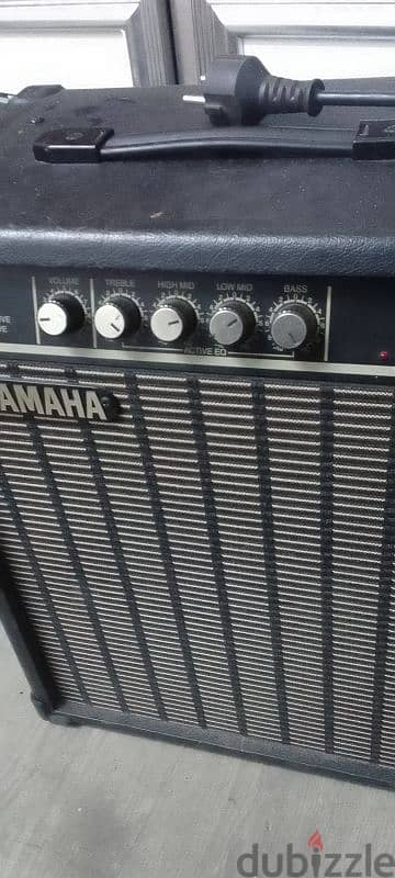 yamaha bass guitar amp . 6