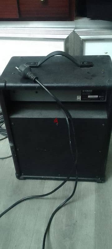 yamaha bass guitar amp . 7