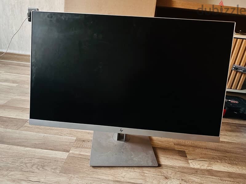 hp monitor with wall mount 1