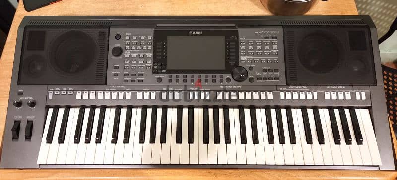 Yamaha PSR-S770 Keyboard 0