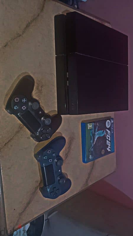 PlayStation 4 2 controllers 1