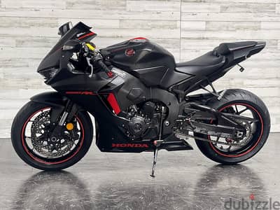 2017 honda CBR 1000RR (+971561943867)