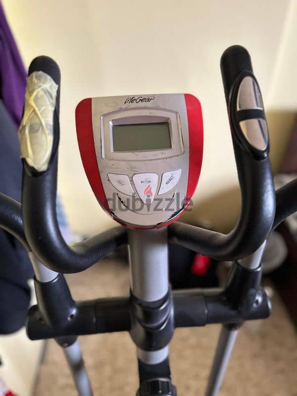 TREADMILL AND CROSS TRAINER BIKE 7