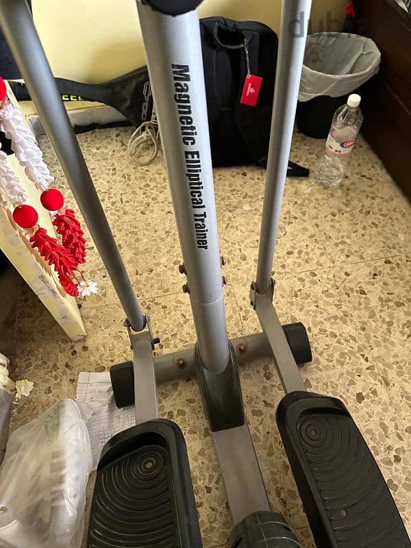 TREADMILL AND CROSS TRAINER BIKE 8