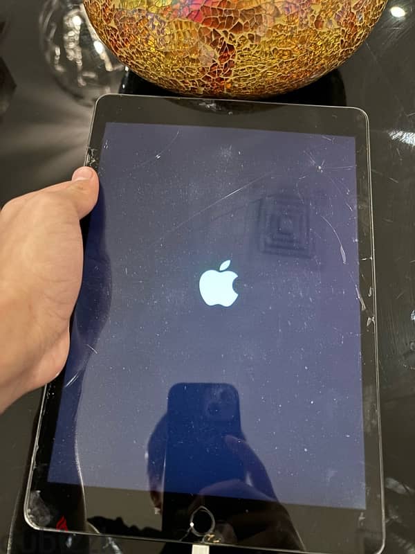 Apple iPad (7th Generation) - 128GB 1