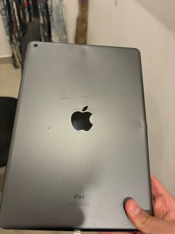 Apple iPad (7th Generation) - 128GB 3