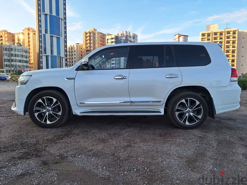 Toyota Land Cruiser 2009 upgraded to 2017 GXR FULL OPTION 5